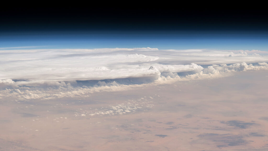 oblaki nad Savdsko Arabijo