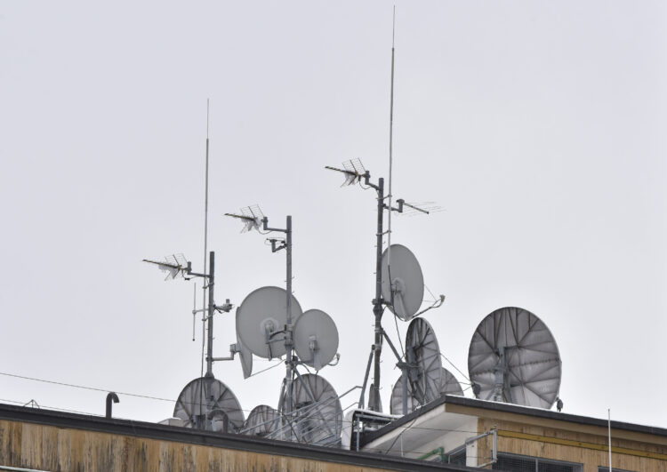Antene na strehi