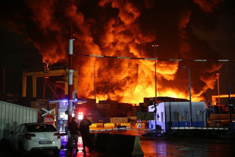 Požar po potresu v Turčiji