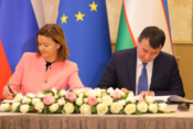 Tanja Fajon podpisala sporazum o gospodarskem sodelovanju z Uzbekistanom