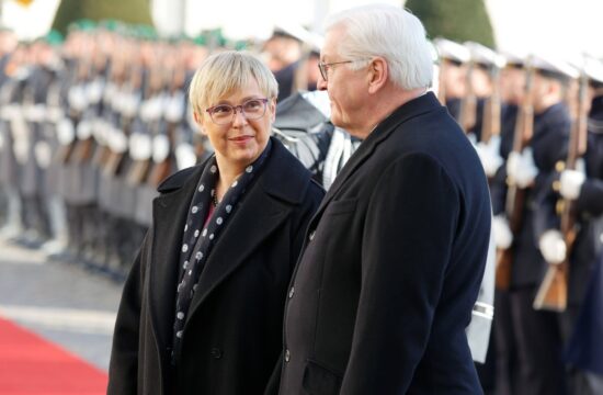 Nemški predsednik Frank-Walter Steinmeier je danes na predstavitvenem obisku gostil slovensko predsednico Natašo Pirc Musar