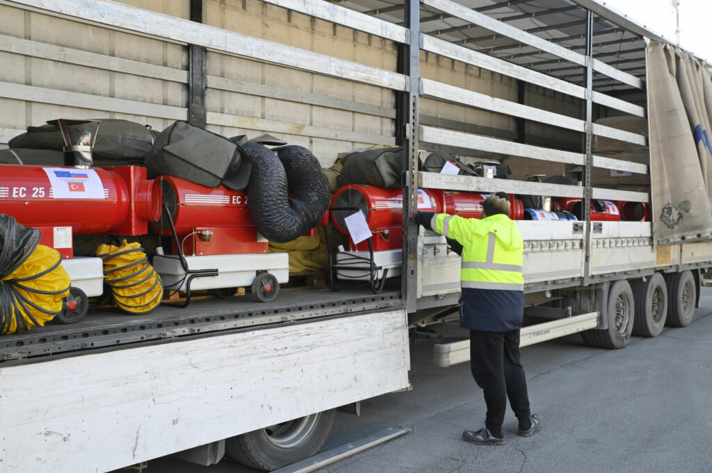 Odprema materialne pomoči na območje potresa v Turčiji