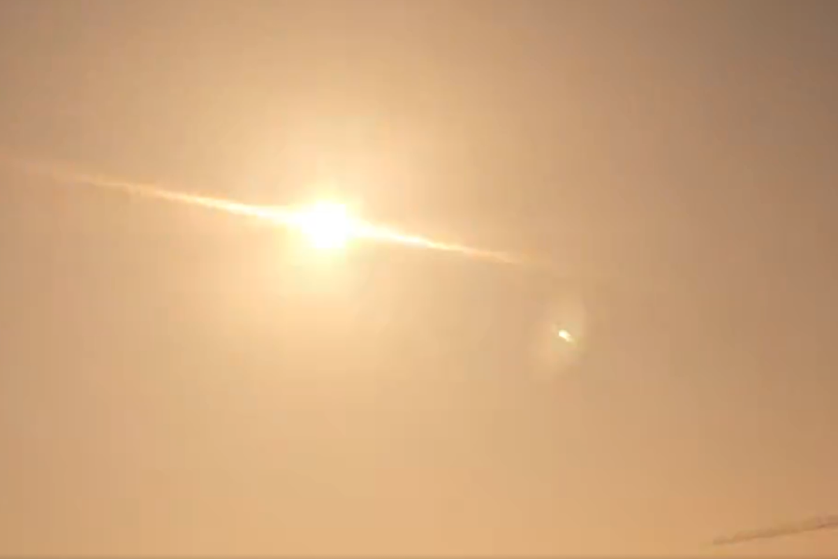 Asteroid vstopil v Zemljino atmosfero, števili posneli ognjeno kroglo (VIDEO)