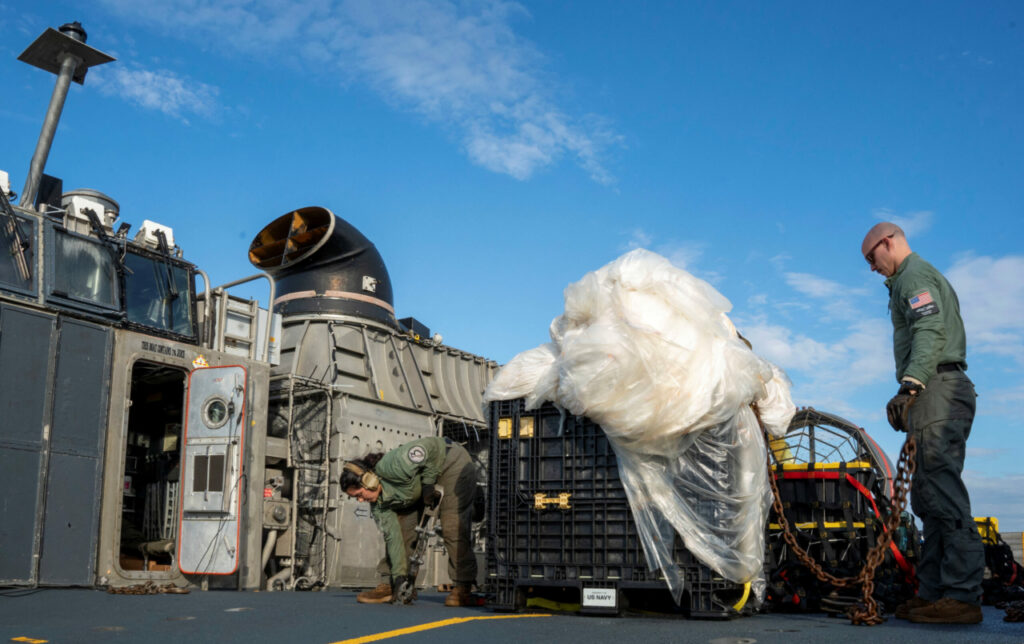 Ameriška mornarica iz morja izvlekla ostanke sestreljenega balona