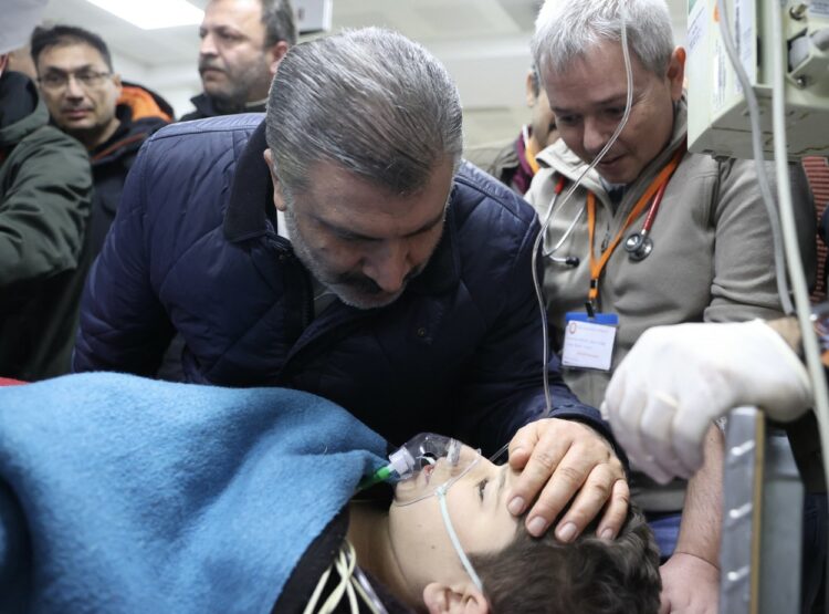 14-letnik, ki so ga več kot 260 ur po potresu v Turčiji rešili izpod ruševin.