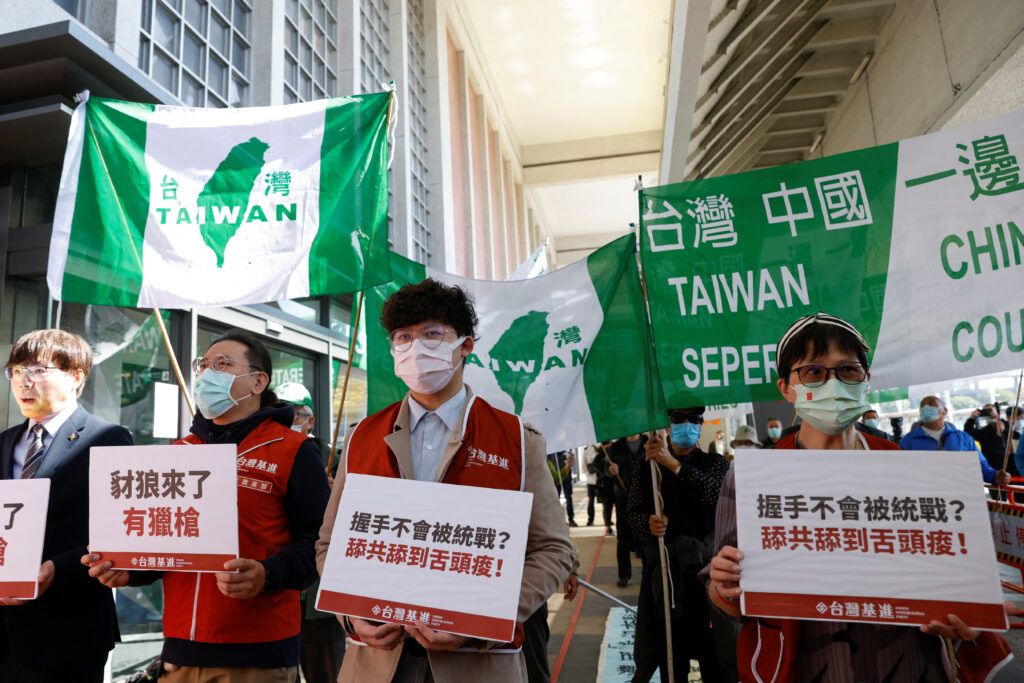 protesti ob prihodu kitajske delegacije na tajvan