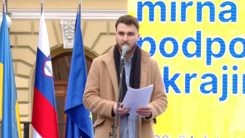 Shod in mirna hoja v podporo Ukrajine. Dogodek organizira Ukrajinska skupnost v Sloveniji, ob prvi obletnici začetka ruske invazije na Ukrajino
