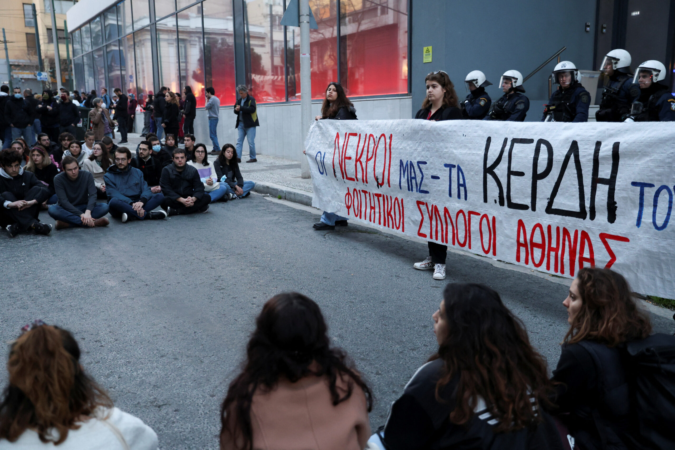 Protesti zaradi tragične železniške nesreče v Grčiji