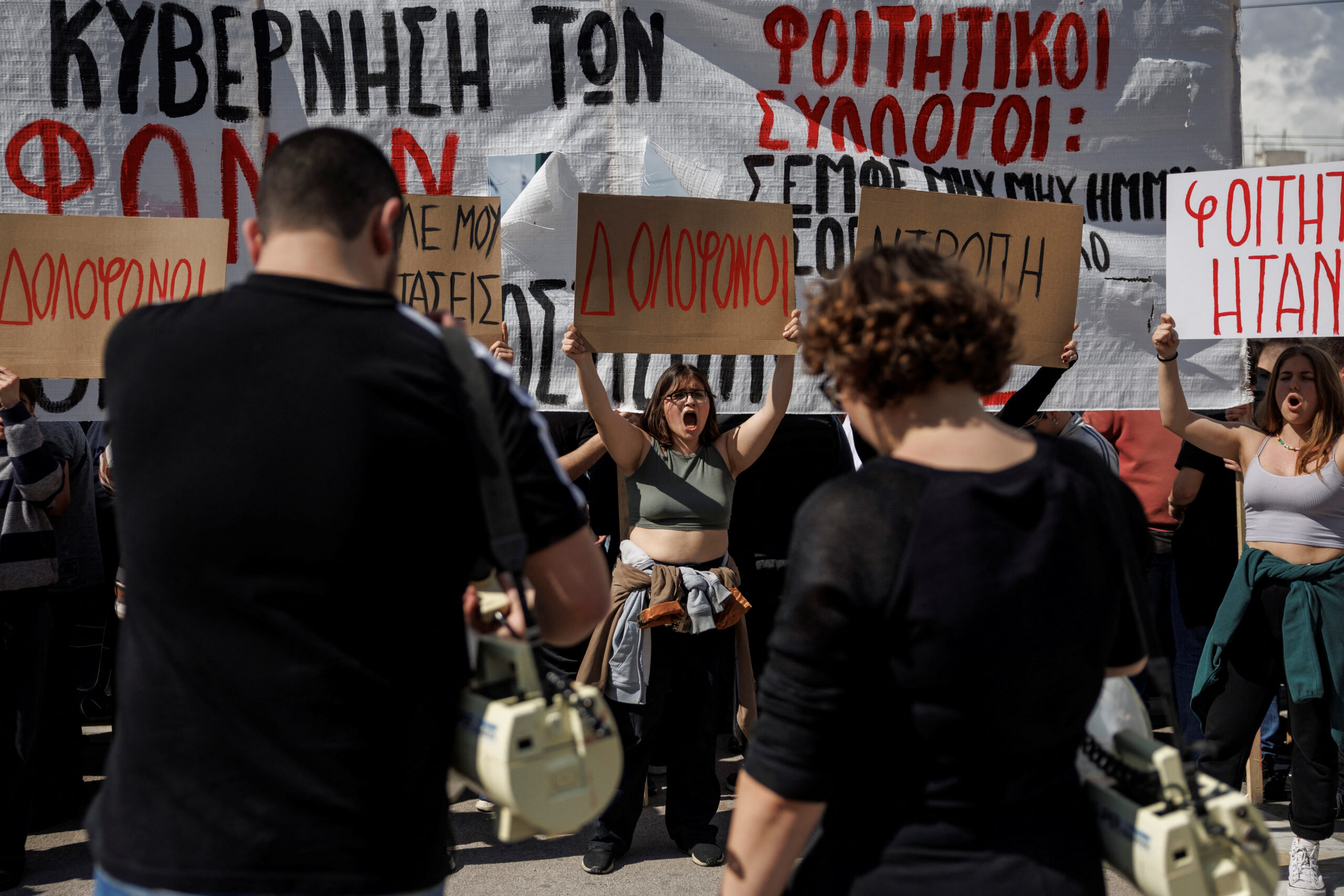 Protesti v Atenah po železniški nesreči