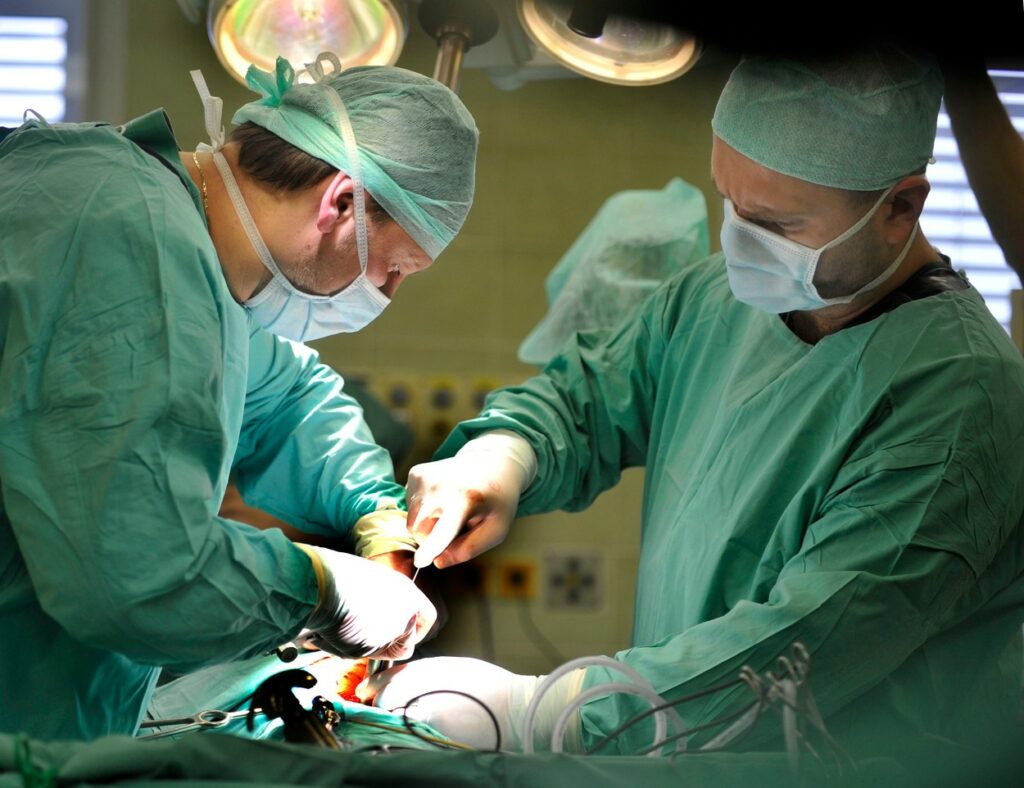 nevro, kirurg, operacija