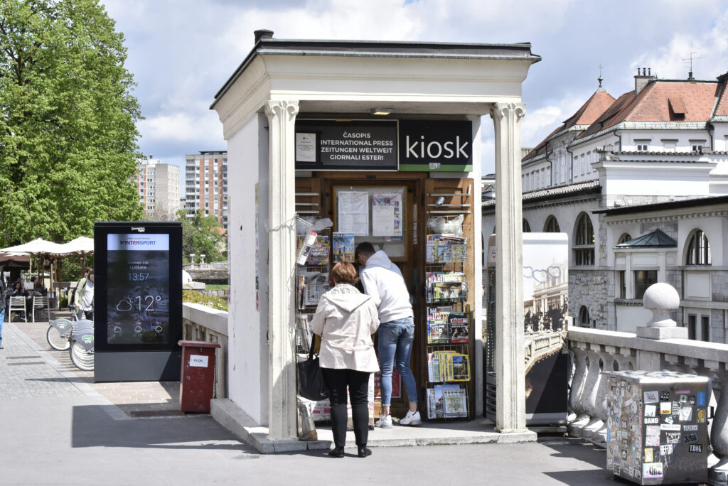 Plečnikov kiosk na levem bregu Ljubljanice