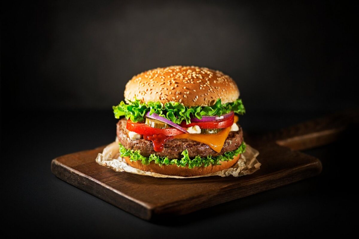 Zakaj je hamburger prek Wolta ali Glova dražji? Ni kriva samo dostava