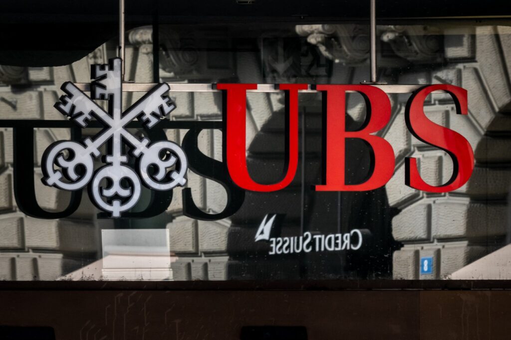 Credit Suisse, UBS
