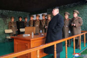 Kim Džong Un spremlja simulacijo jedrskega napada