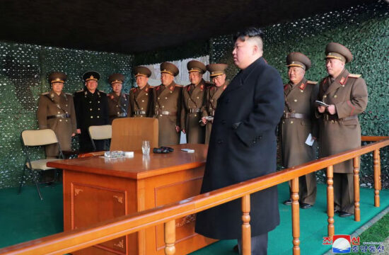 Kim Džong Un spremlja simulacijo jedrskega napada