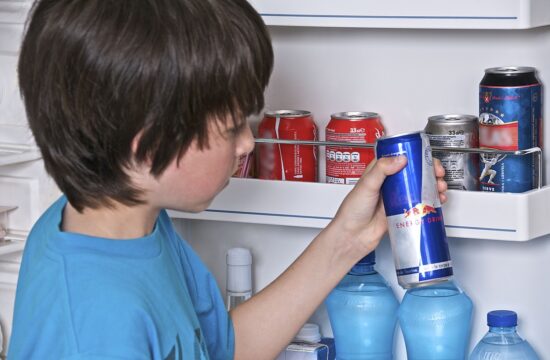 Energijska pijača v domačem hladilniku