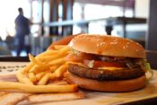 McPlant, veganski burger v McDonadsu