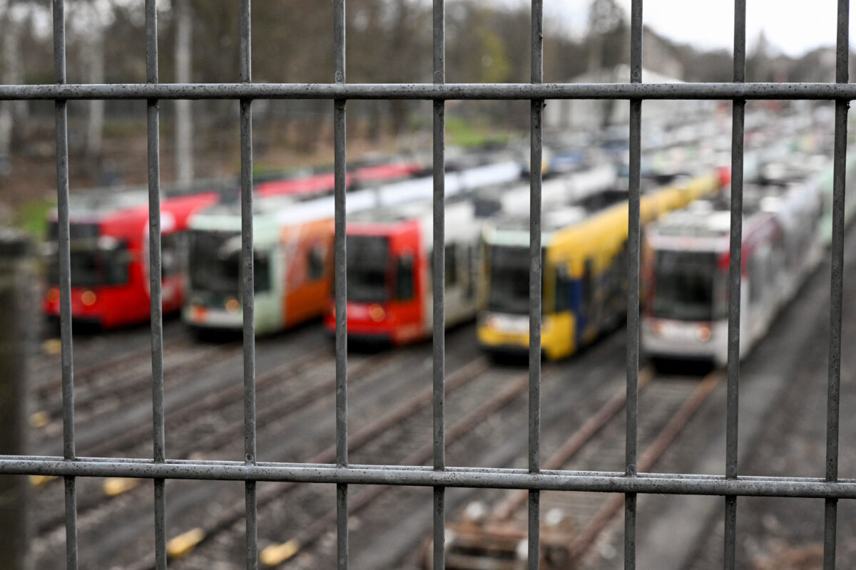 Der größte Streik in Deutschland seit 30 Jahren: Züge, Flugzeuge, Busse stehen still