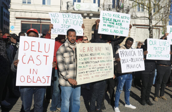Protestni shod prosilcev za azil