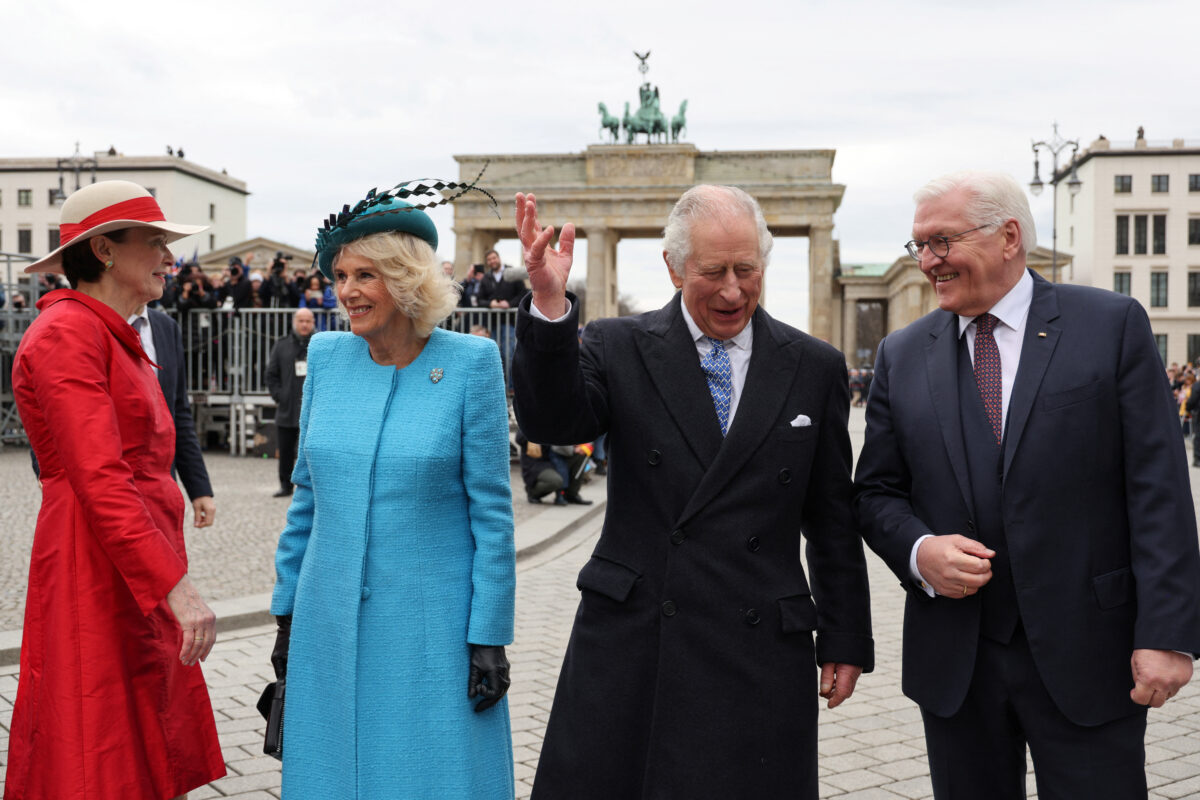 König Karl III.  in Deutschland angekommen, wo er die zerbrochenen Beziehungen zur EU reparieren wird
