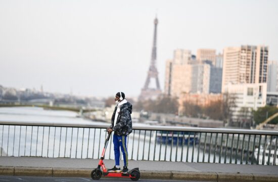 Električni skiro, Pariz