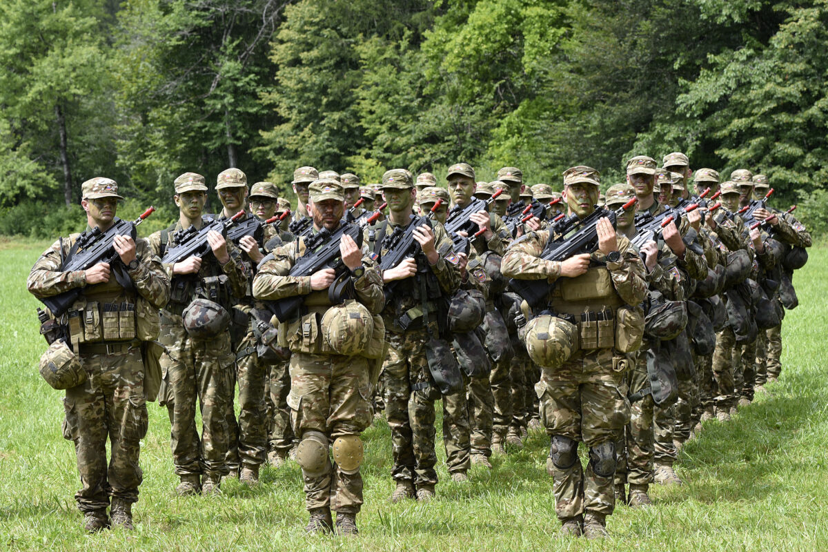 Zakaj bo večina vojaških vaj Slovenske vojske potekala v tujini?