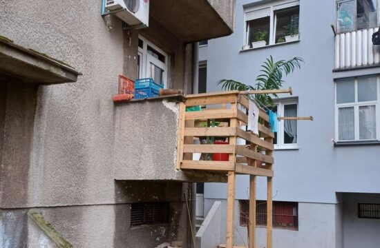 Nenavadno povečanje balkona v Zagrebu
