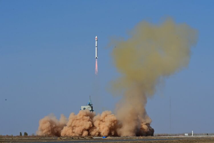 Po izstrelitvi kitajskega satelita ostanki rakete padli v morje blizu Tajvana