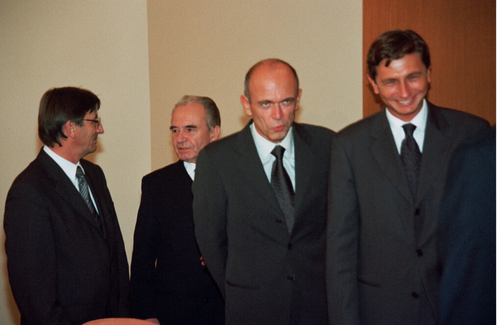 Janez Drnovšek, Borut Pahor, Franc Zagožen in Janko Kušar ob podpisu koalicijske pogodbe novembra 2000. 