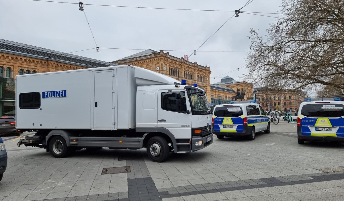 In Deutschland löste ein Ladegerät einen Fehlalarm aus: Fahrgäste wurden evakuiert und Züge gestoppt
