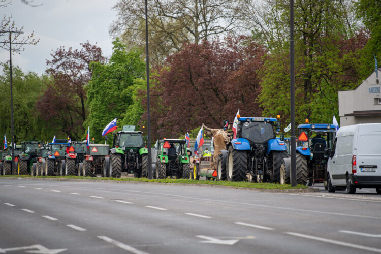 Protest kmetov, 25. april