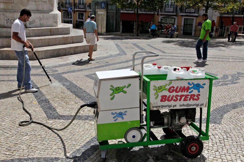 čiščenje čigumijev v Lizboni