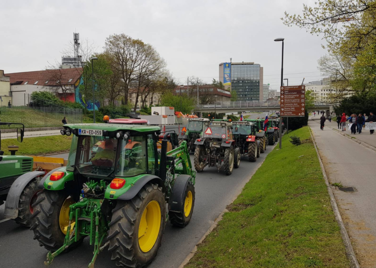 Prometni kolaps ob protestu kmetov
