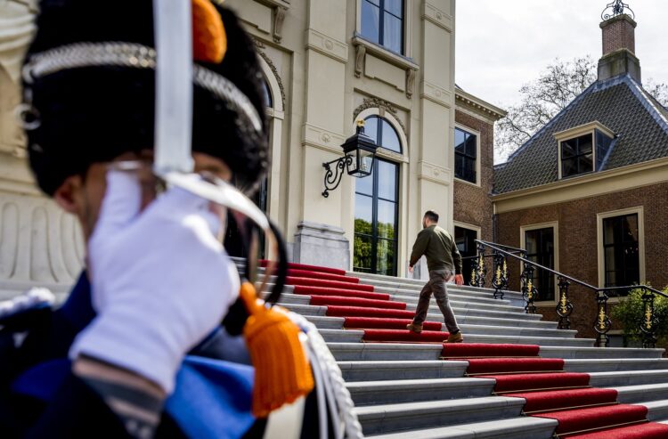 Zelenski v Haagu na obisku pri nizozemskem kralju