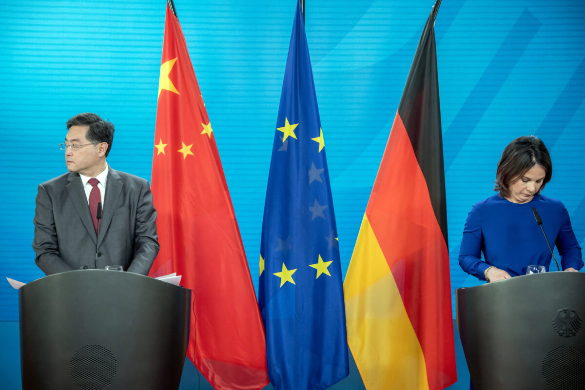 Die Außenminister Deutschlands und Chinas sind sich uneinig darüber, was Neutralität bedeutet