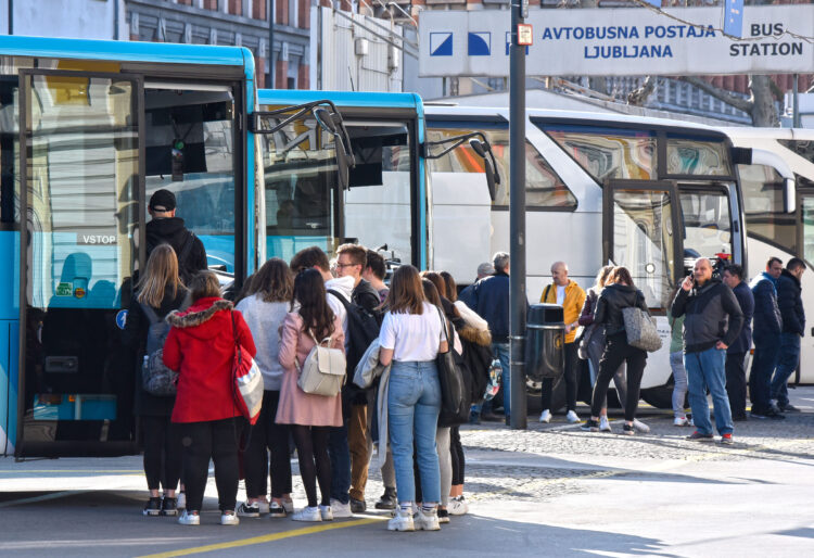 Javni potniški promet, avtobus, avtobusna postaja