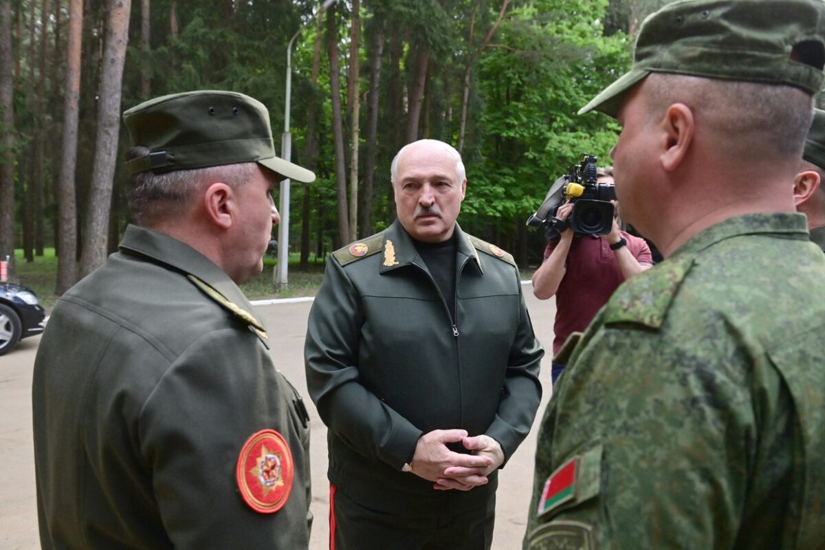 Ende der Spekulationen, nach tagelanger Abwesenheit tritt Lukaschenko wieder in die Öffentlichkeit