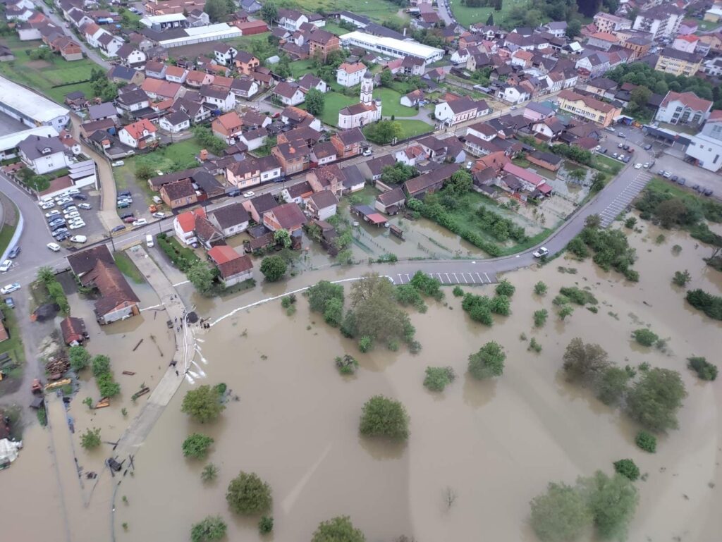 Zaradi poplave v okolici Bihaća tudi evakuacije prebivalcev