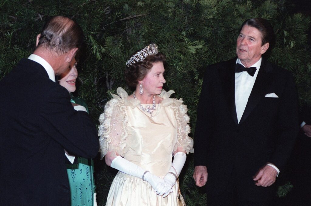 Kraljica Elizabeta II. in Ronald Regan