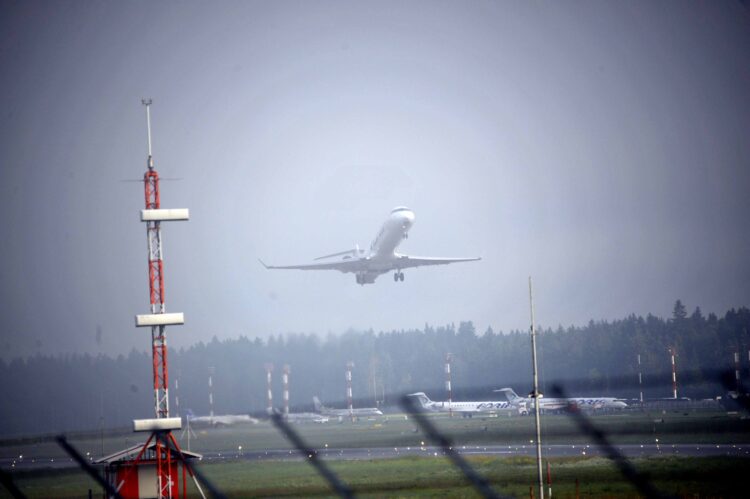 Vlada naj bi pred poletjem odobrila ustanovitev nove državne letalske družbe