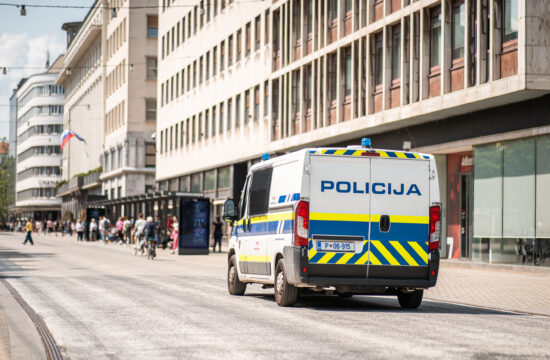 Policijski kombi v Ljubljani