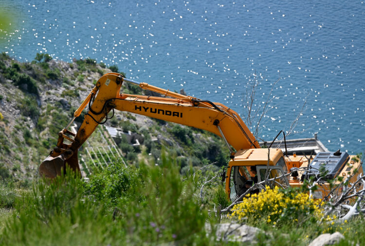 Rušenje nedovoljenih gradenj na Hrvaškem