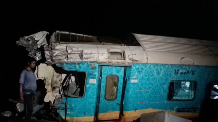 V železniški nesreči v Indiji številni mrtvi