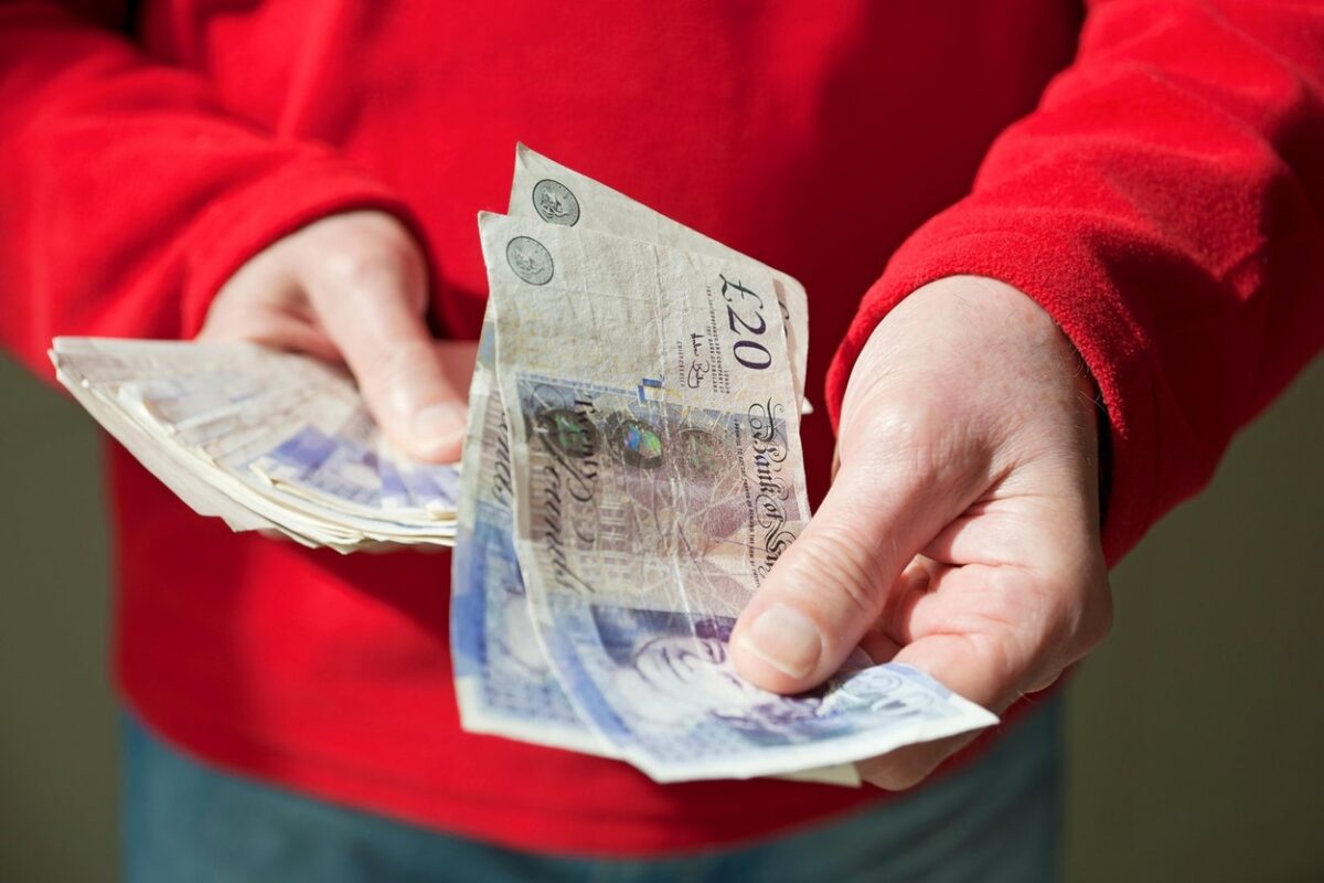 Eksperiment na Otoku: vsak mesec bodo prejemali 1.850 evrov