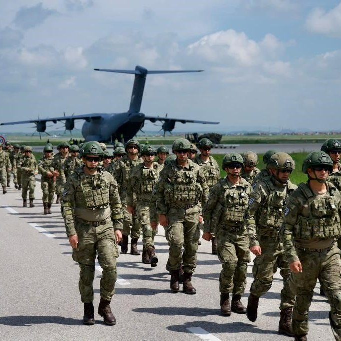 Natovi vojaki na Kosovu