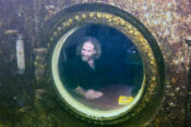 Raziskovalec Joseph Dituri pod vodo