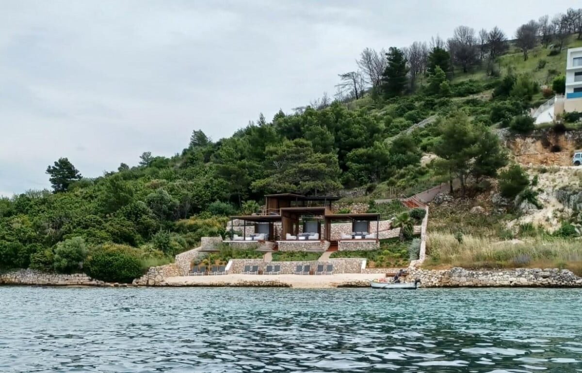 Slovenska družina mora podreti luksuzne hiške v Dalmaciji