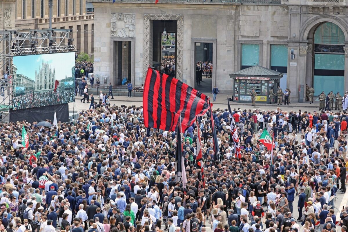 15mila persone ai funerali di Berlusconi: era un uomo pieno di vita e di gioia