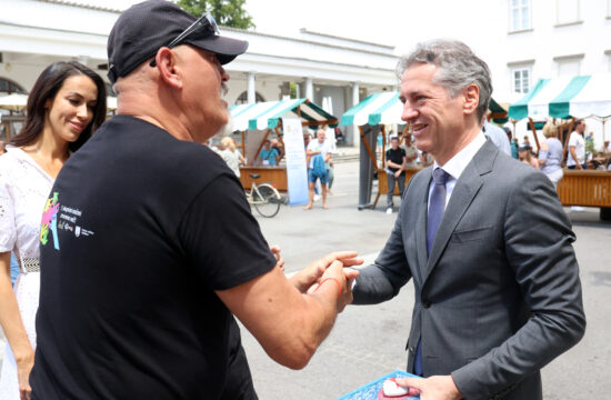 Robert Golob na dogodku o Gluhoslepoti