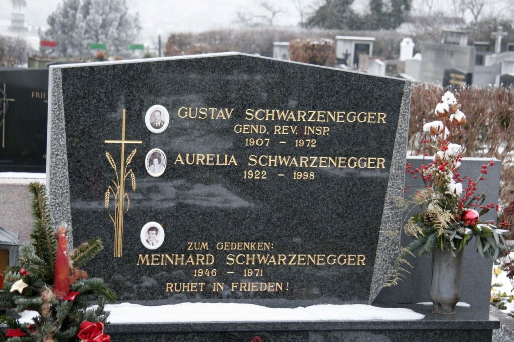 Grob staršev in brata Arnolda Schwarzeneggerja v vasici Tal na avstrijskem Štajerskem
